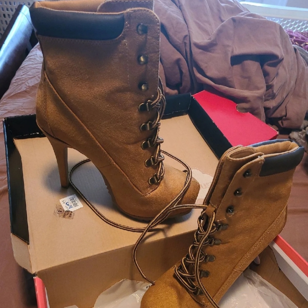 Heels - Picture 4 of 5